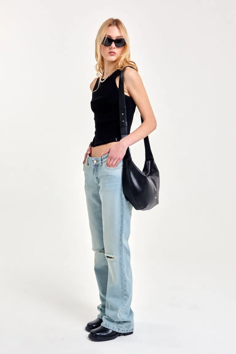 Jeans bootcut con detalles de roturas y gastados para un look descontracturado y con actitud de 47 Street en Pantalones para argentina