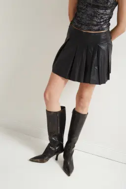 Falda xena plisada ecocuero de Audaz en Faldas para argentina