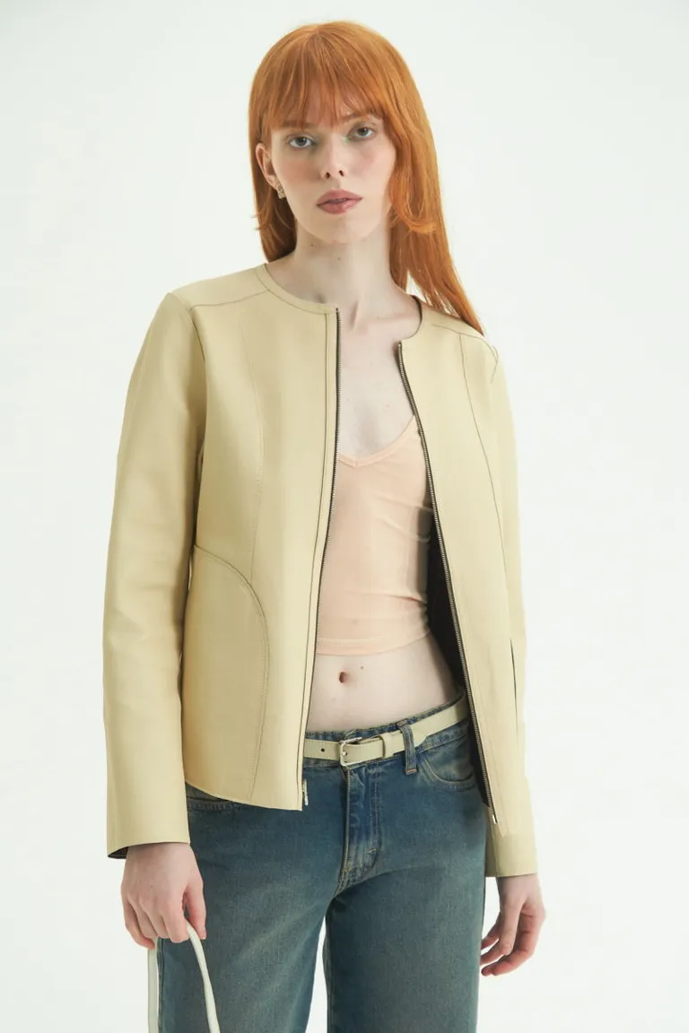 Chaqueta reversible de cuero en diseño estructurado y acabado minimalista de Las Pepas en Chaquetas para argentina