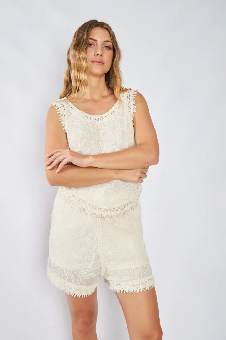 Short importado de estilo crochet para mujer, ideal para looks casuales y elegantes de Belle en Shorts para argentina
