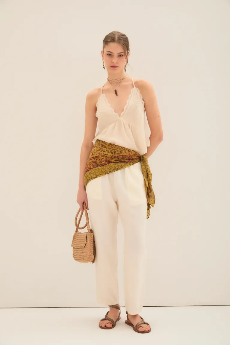 Top blanco con detalles de encaje y bordado de Rapsodia en Blusas para argentina