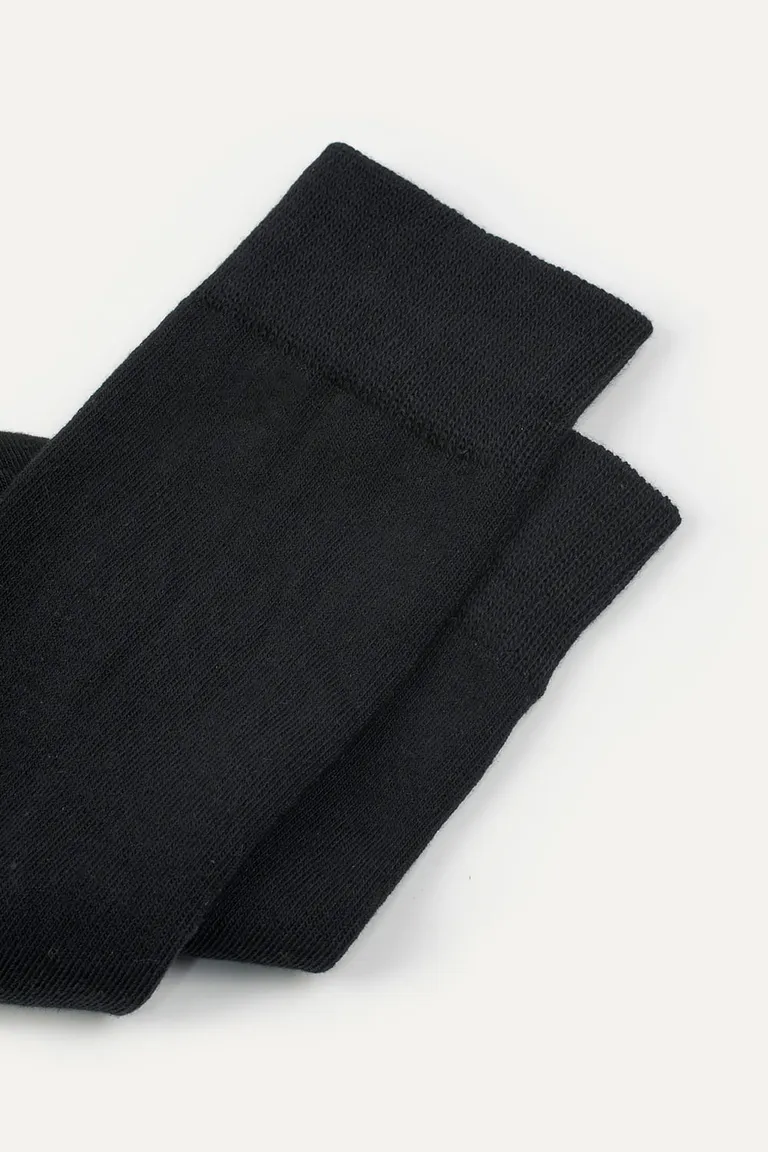 Medias largas de algodón negro, un accesorio esencial y versátil para toda mujer de 47 Street en Ropa Interior y Medias para argentina