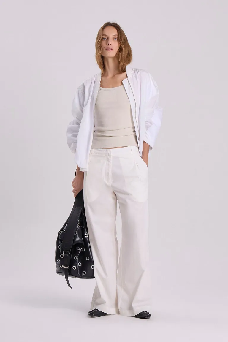 Pantalón de pierna ancha en gabardina liviana de corte elegante y femenino de Maria Cher en Pantalones para argentina