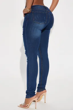 Jeans skinny rotos tiro medio de Fashion Nova en Pantalones para argentina