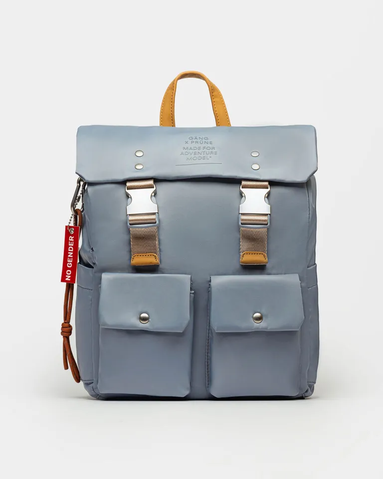Mochila unisex de nylon con múltiples bolsillos y detalles utilitarios de Prüne en Mochilas para argentina