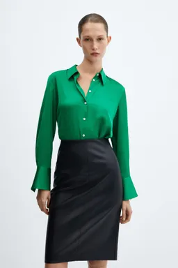 Camisa fluida satinada de Mango en Camisas para argentina