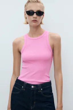 Top halter canalé entallado de Mango en Tops para argentina