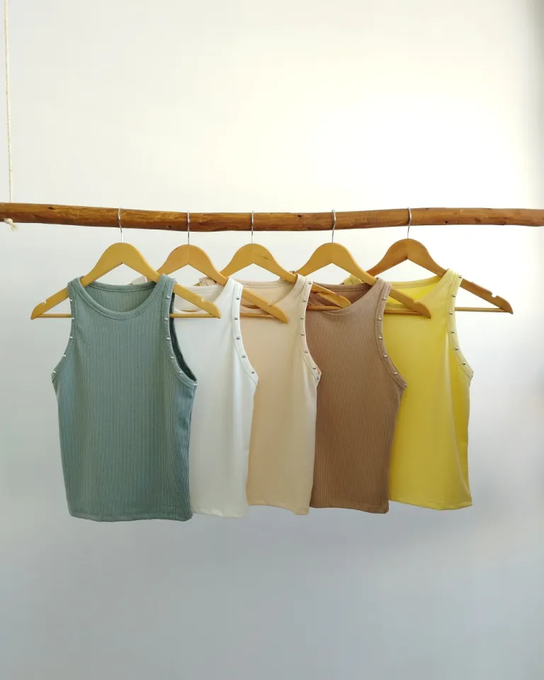 Top gris con detalle de tachas en la sisa, prenda de vestir femenina de estilo moderno de Lemmon en Tops para argentina