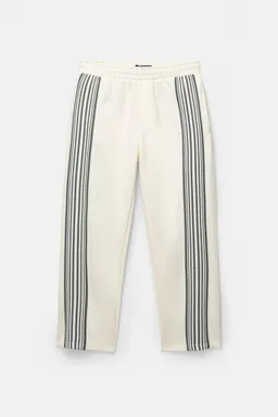 Pantalón chándal rayas laterales de Pull&Bear en Pantalones para argentina