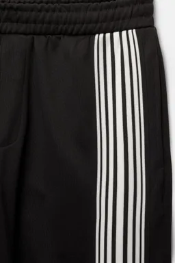 Pantalón chándal rayas laterales de Pull&Bear en Pantalones para argentina