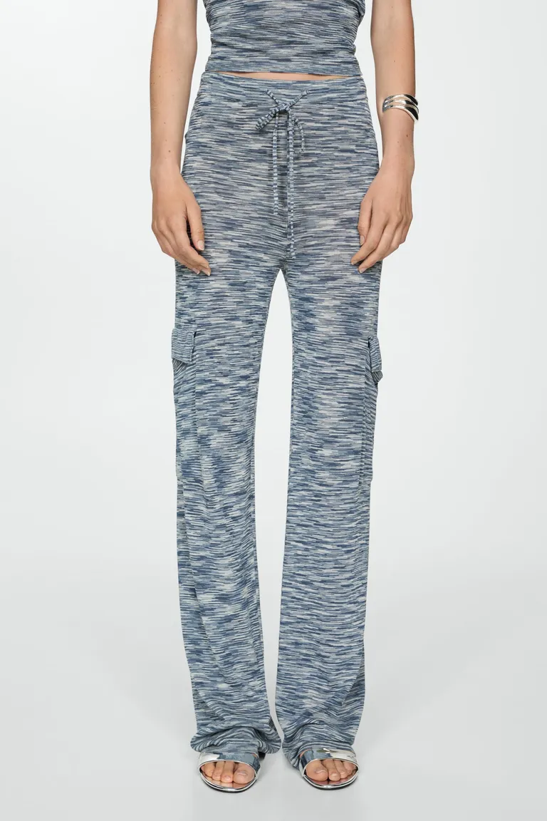 Pantalón punto bolsillos cargo de Mango en Pantalones para argentina