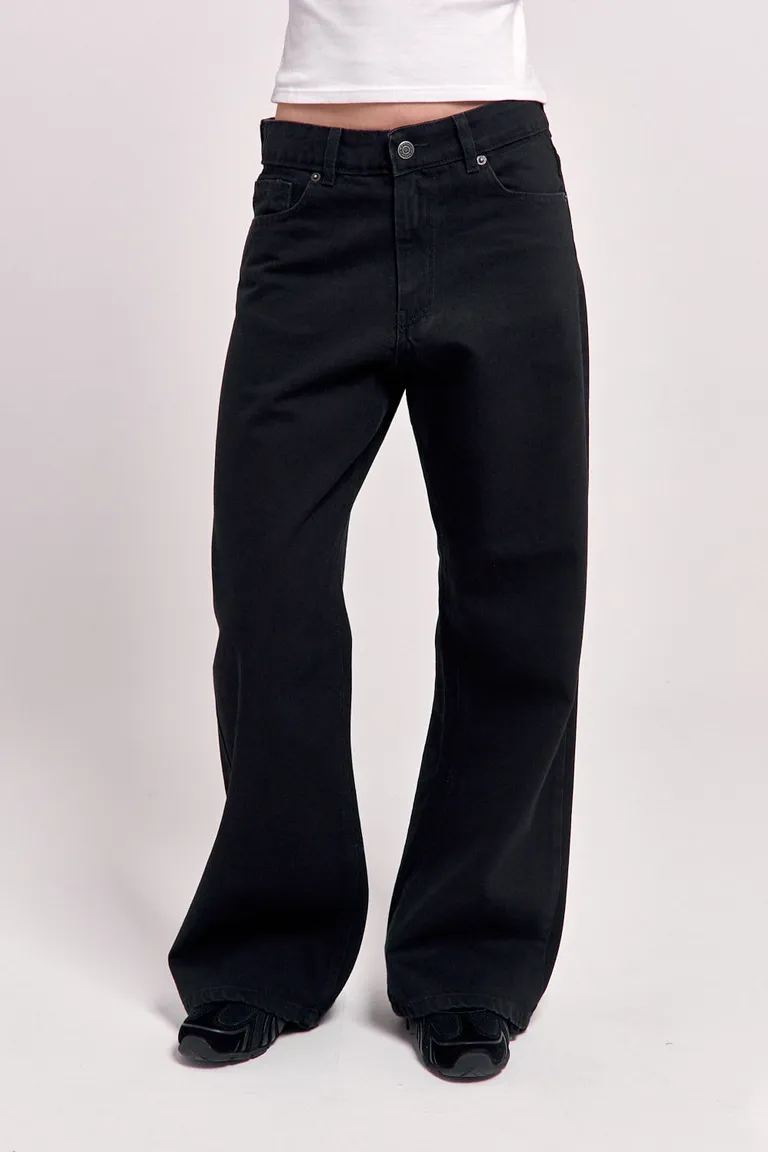 Pantalón tiro medio de corte amplio con diseño de cinco bolsillos y detalles metálicos de 47 Street en Pantalones para argentina