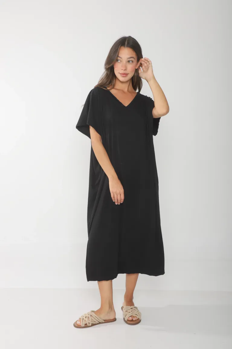 Vestido negro con escote en V y tajo lateral - Diseño elegante y moderno de Belle en Vestidos para argentina