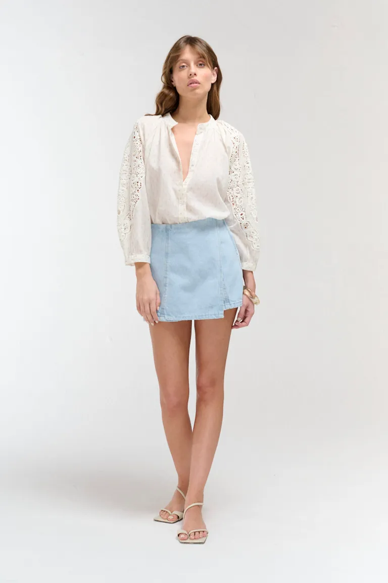 Falda corta de jean, una prenda versátil y de gran estilo para tu armario de Sweet en Faldas para argentina