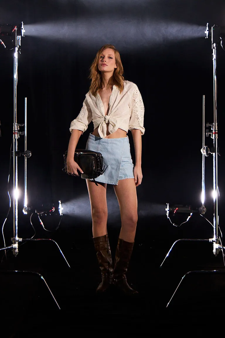 Falda corta de jean, una prenda versátil y de gran estilo para tu armario de Sweet en Faldas para argentina