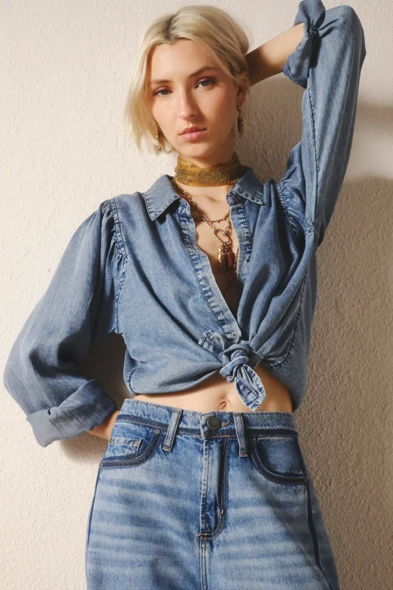 Camisa de mujer de corte recto con manga amplia y frunces en los hombros de Rapsodia en Camisas para argentina