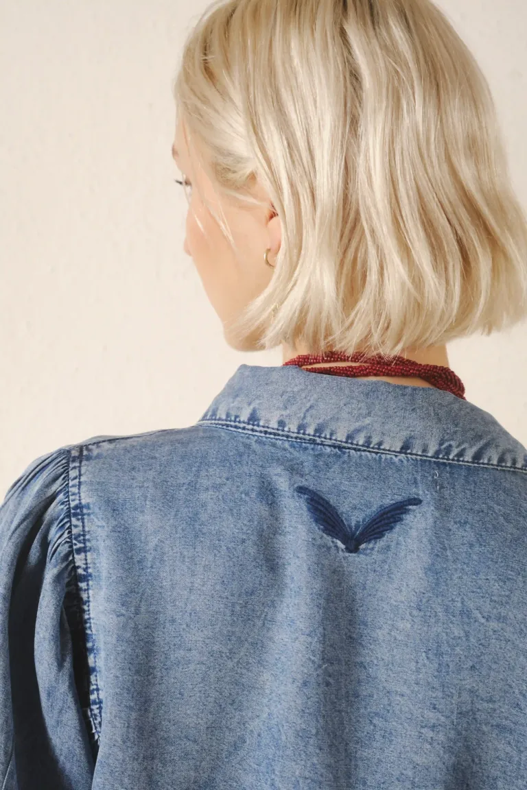 Camisa de mujer de corte recto con manga amplia y frunces en los hombros de Rapsodia en Camisas para argentina