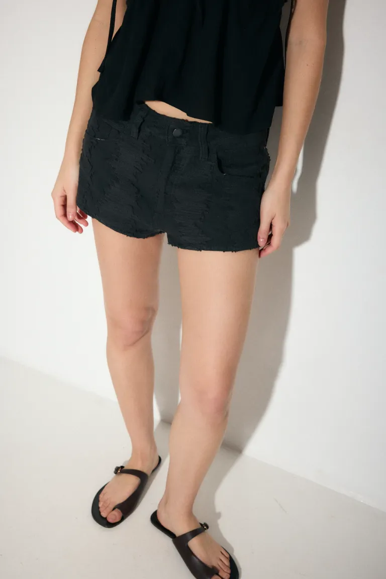 Shorts de tiro bajo en denim desgastado para mujer de Audaz en Shorts para argentina