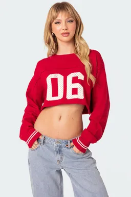 Sweater corto estilo universitario de Edikted en Buzos y Sweaters para argentina