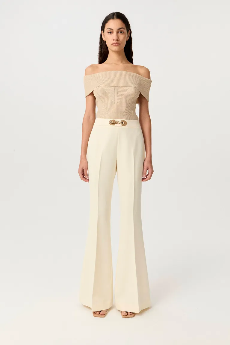 Top de punto con escote barco y brillo sutil para una apariencia elegante y moderna de Markova en Tops para argentina