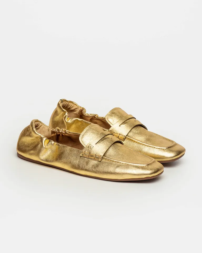 Mocasín siena de cuero metalizado con suela flexible y acabado artesanal de Prüne en Mocasines para argentina