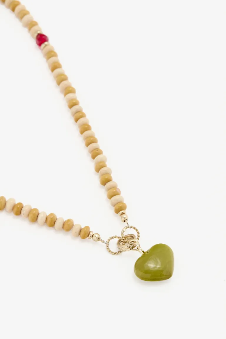 Collar con piezas ovaladas y dije de corazón en tonos vibrantes de Rapsodia en Bijouterie para argentina