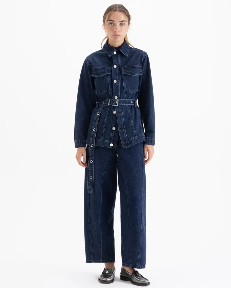 Parka larga con cinturón de ajuste y bolsillos frontales con cierre de botones de Jazmin Chebar en Chaquetas para argentina