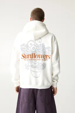 Buzo capucha van gogh de Pull&Bear en Buzos y Sweaters para argentina