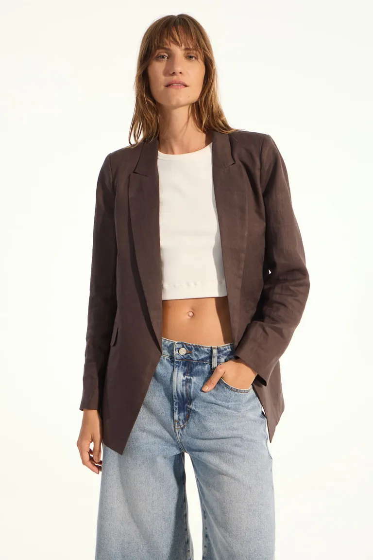 Blazer de lino de corte recto y calce relajado, ideal para looks elegantes y versátiles de Portsaid en Blazers para argentina