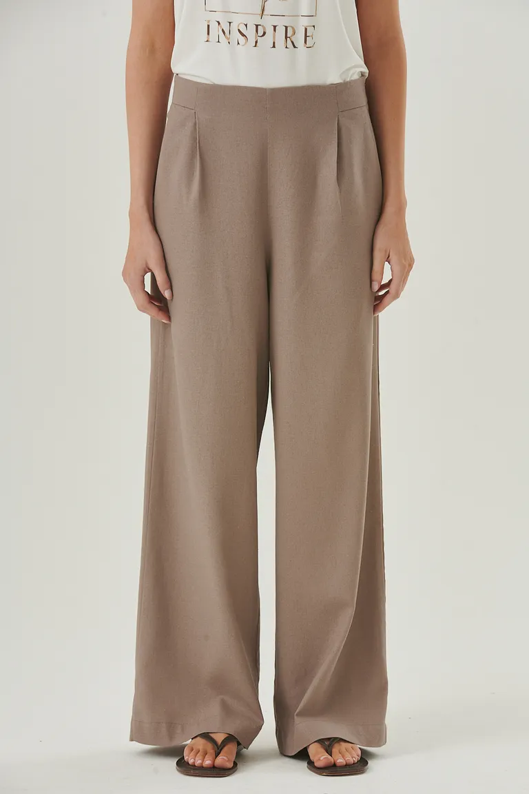 Pantalón con diseño holgado y corte elegante, práctico y versátil para el día a día de Sweet en Pantalones para argentina