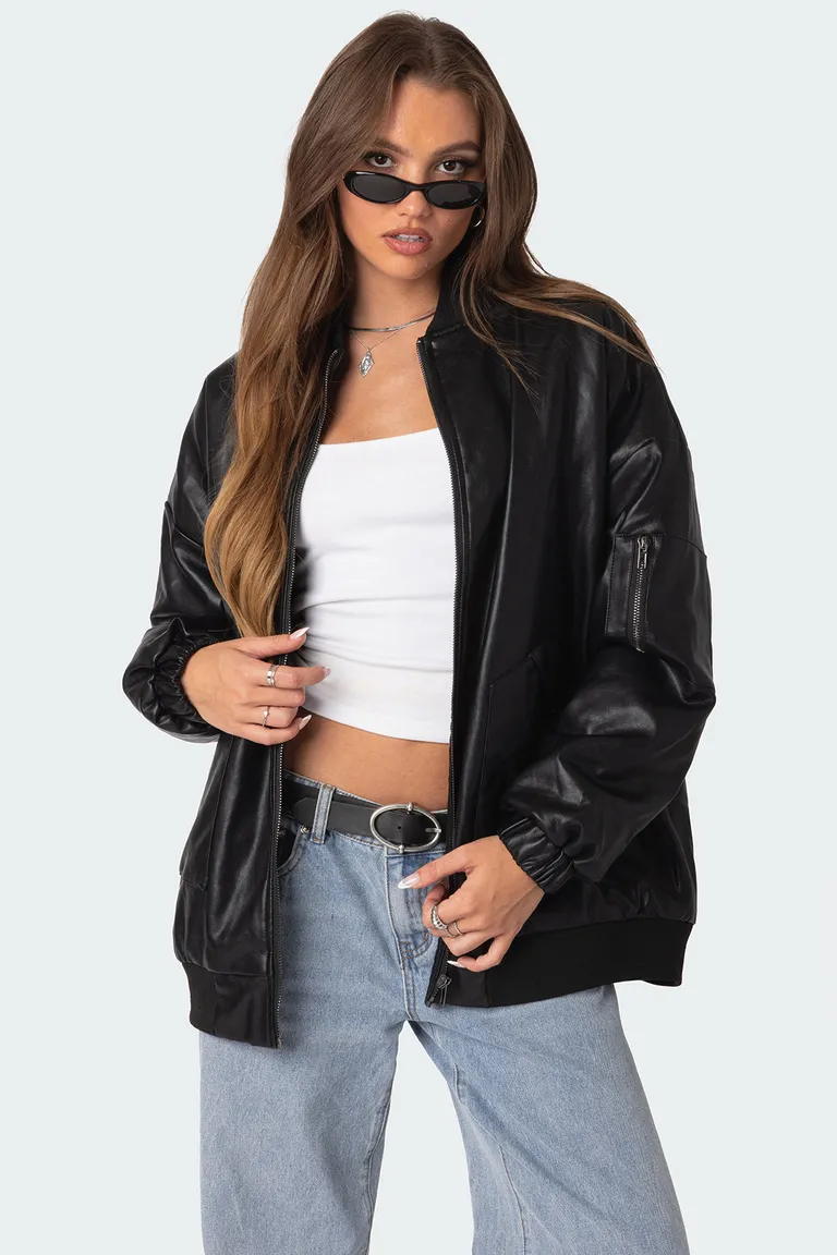 Campera bomber oversize cuero sintético de Edikted en Chaquetas para argentina