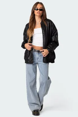 Campera bomber oversize cuero sintético de Edikted en Chaquetas para argentina