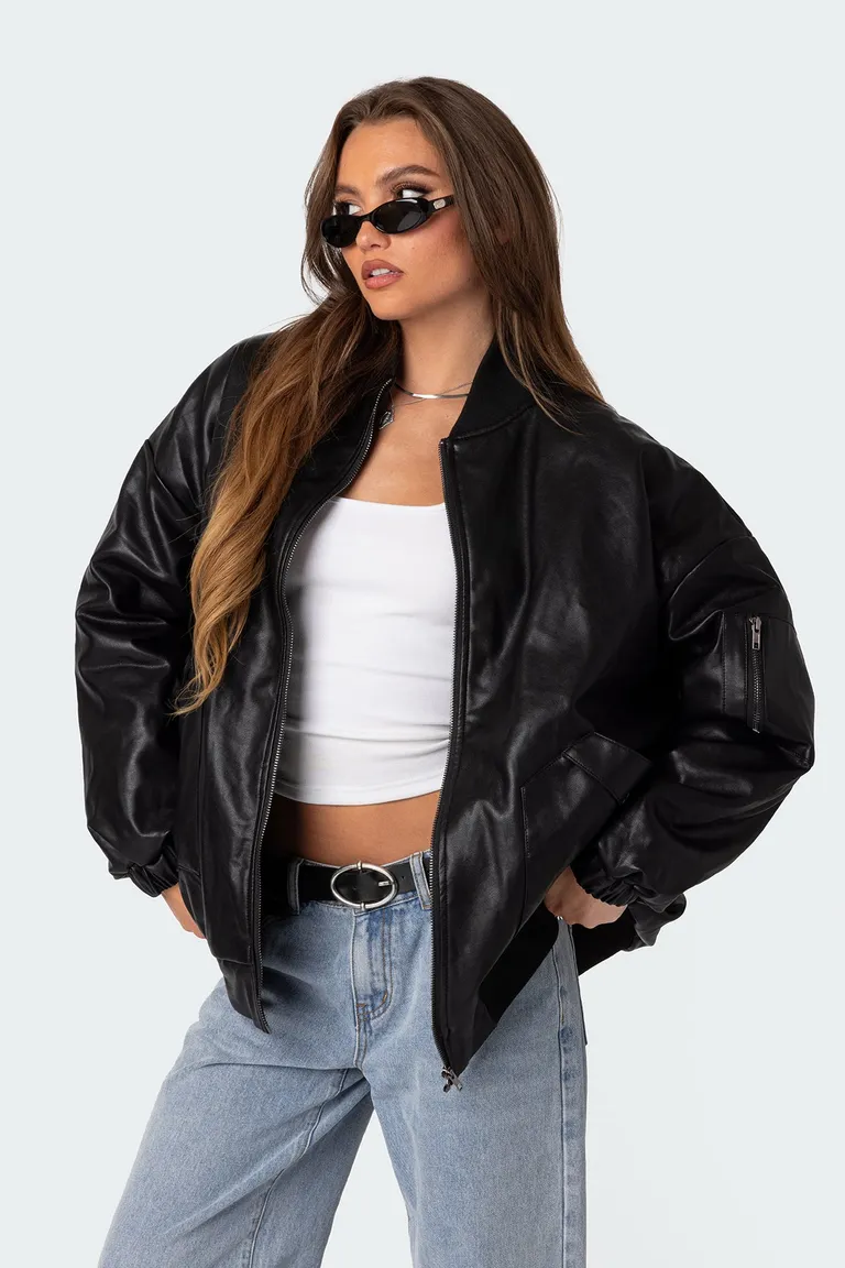 Campera bomber oversize cuero sintético de Edikted en Chaquetas para argentina
