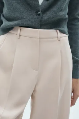 Pantalón recto con pinzas de Mango en Pantalones para argentina
