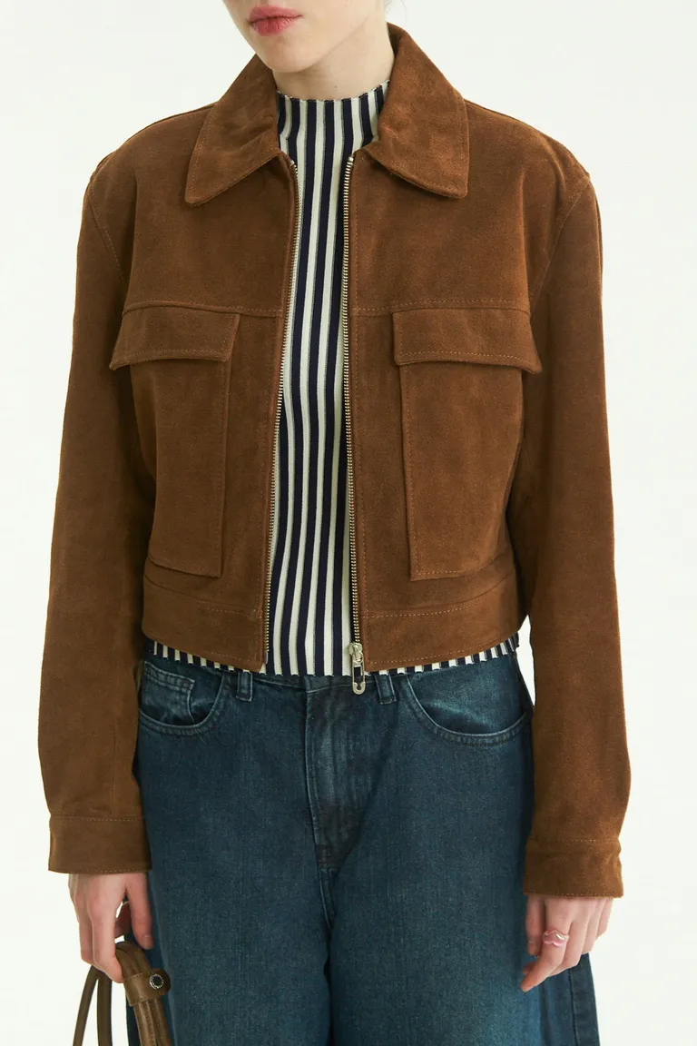 Campera de gamuza marrón, elegante y práctica para uso diario y ocasiones especiales de Las Pepas en Chaquetas para argentina