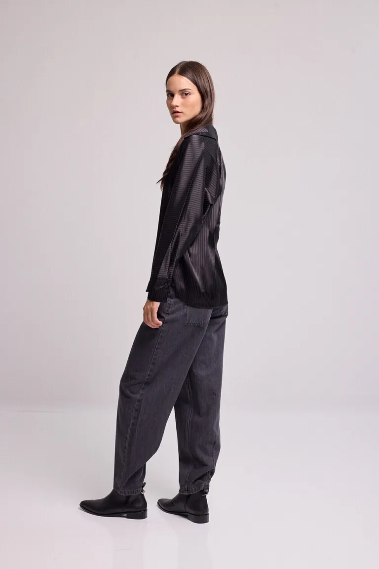 Camisa femenina de mangas largas con detalle de rayas verticales y botones frontales de Kill en Camisas para argentina