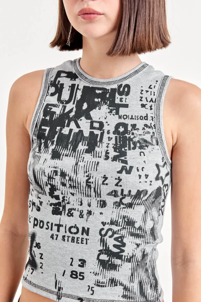 Remera estampada de corte regular para mujer, ideal para crear looks urbanos y casuales de 47 Street en Remeras para argentina