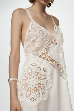 Vestido asimétrico bordados de Mango en Vestidos para argentina
