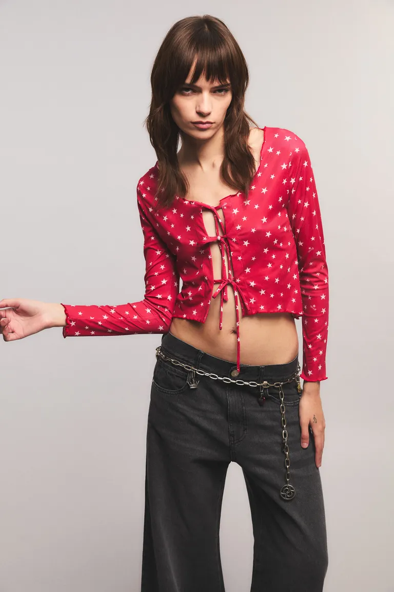 Top de manga larga con estampado de lunares rojos y blancos de Kosiuko en Tops para argentina