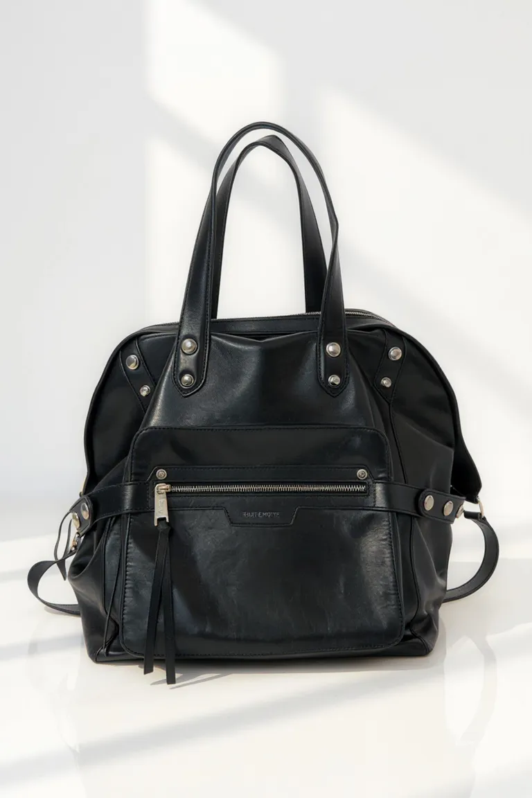 Bolso de cuero negro con herrajes bañados en níquel y cierre metálico de Maria Cher en Bolsos y Carteras para argentina