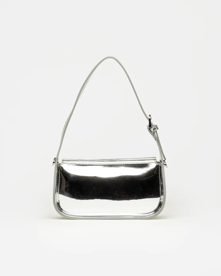 Cartera de Hombro Leaf en Efecto Cuero Charol Negro - Diseño Rígido y Estructurado de Prüne en Bolsos y Carteras para argentina