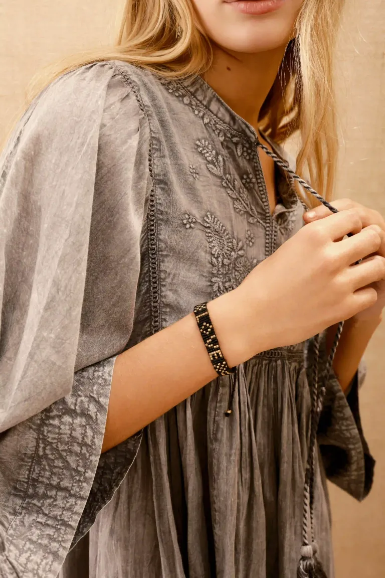 Pulsera de mostacillas bordadas en tonos marrones: un accesorio elegante y versátil de Rapsodia en Bijouterie para argentina