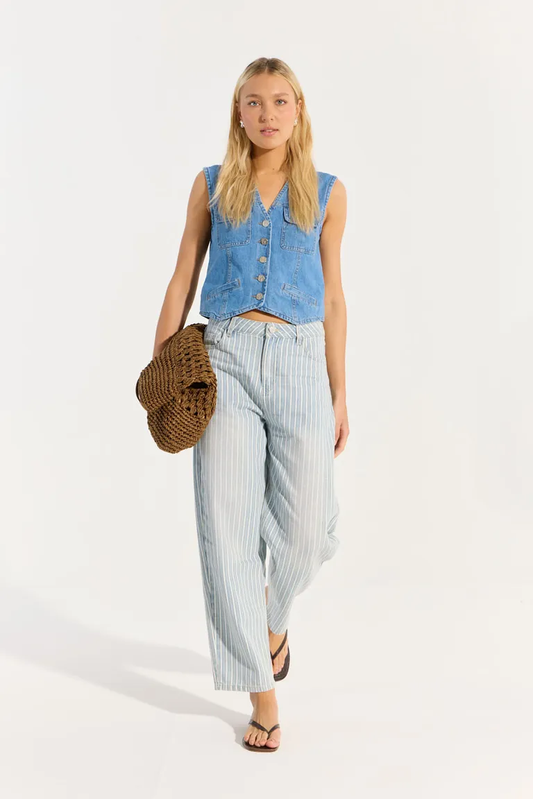 Chaleco de denim lavado con bolsillos para mujer, un básico urbano y cómodo de Portsaid en Chalecos para argentina