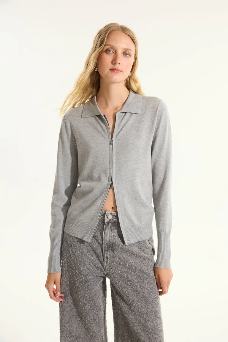 Chaqueta gris tejida de calce básico con cierre metálico de doble carro de Portsaid en Chaquetas para argentina