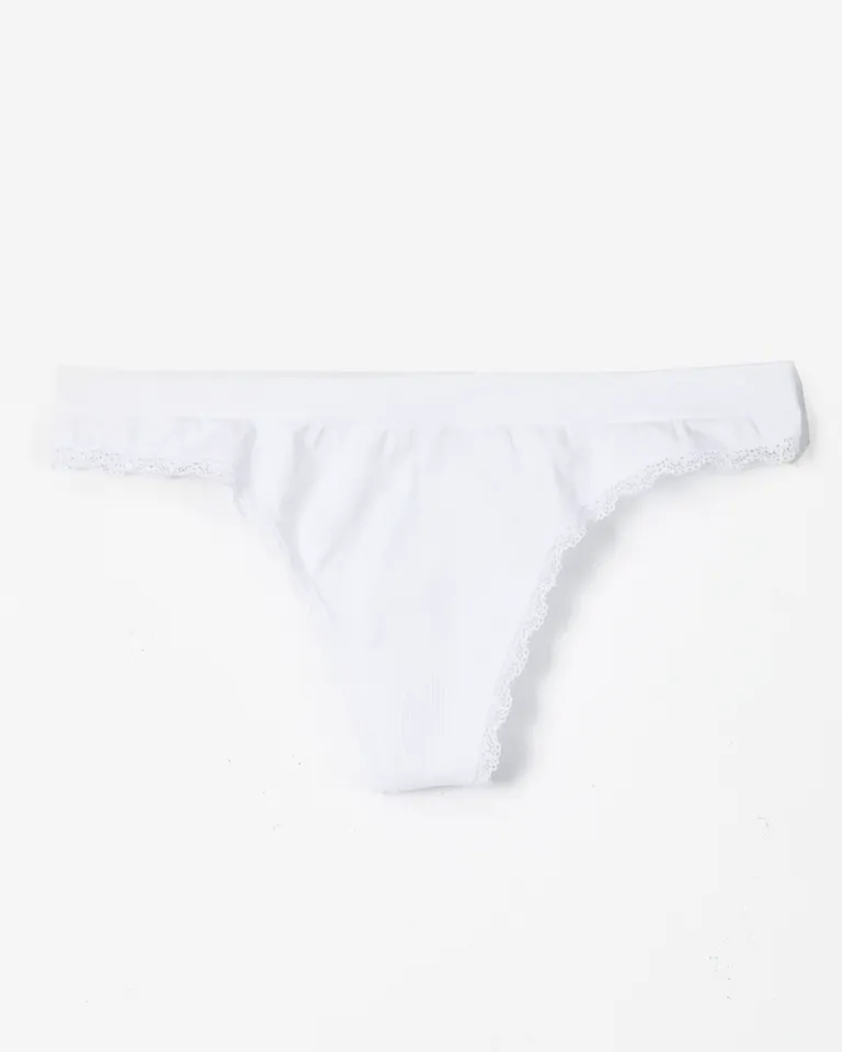 Vedetina clásica con detalle de puntilla en los bordes de Wanama en Ropa Interior y Medias para argentina