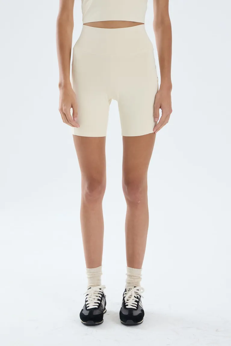 Shorts deportivos de tiro alto con bolsillos laterales y detalle de costuras de Portsaid en Shorts para argentina