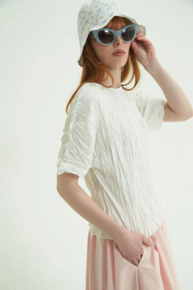 Blusa de manga murciélago con textura arrugada y silueta ceñida en la cintura de Las Pepas en Blusas para argentina
