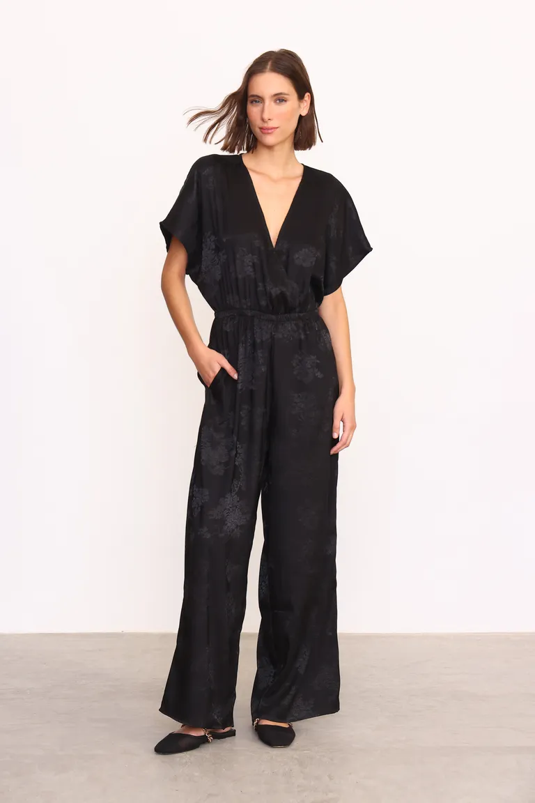 Mono largo de jacquard con escote en V y corte wide leg ideal para eventos nocturnos de Yagmour en Monos para argentina