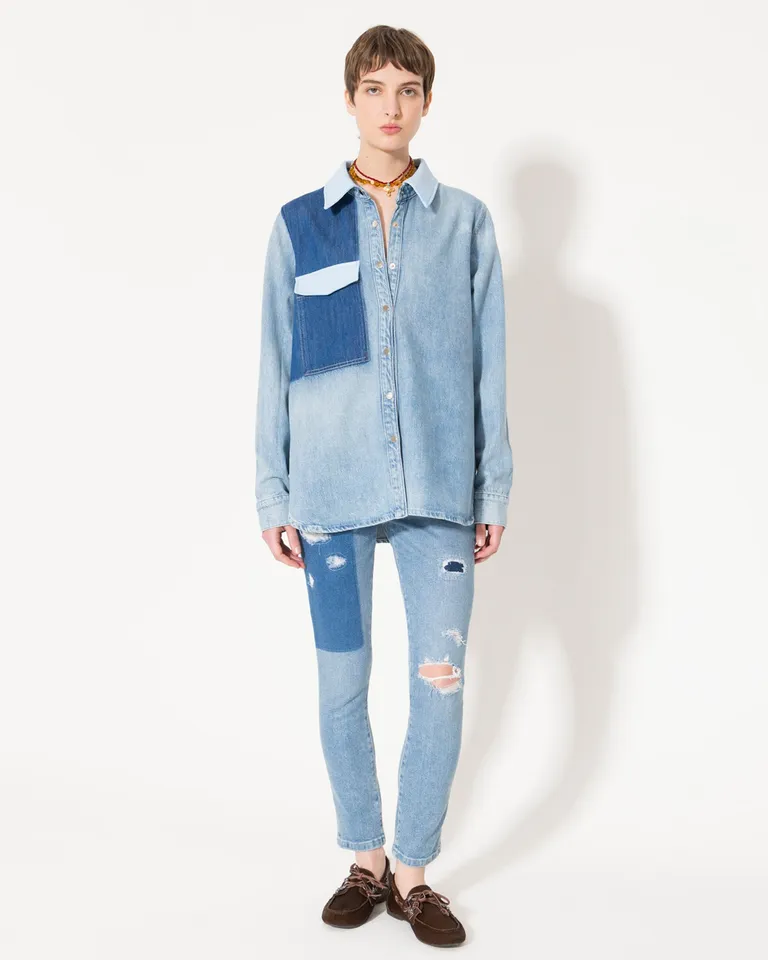 Camisa parche denim con detalles en cuero, una prenda con estilo rocker para mujeres de Jazmin Chebar en Camisas para argentina