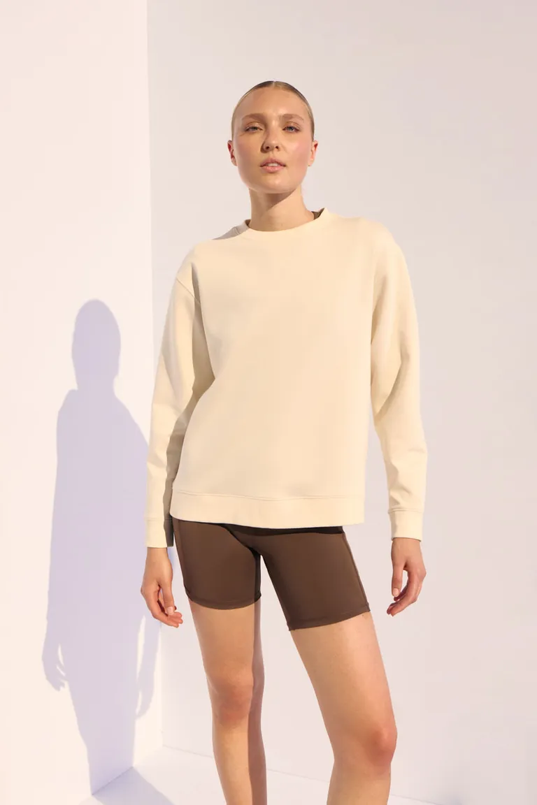 Buzo básico cuello a la base en tono neutro y suave para mujer de Portsaid en Buzos y Sweaters para argentina